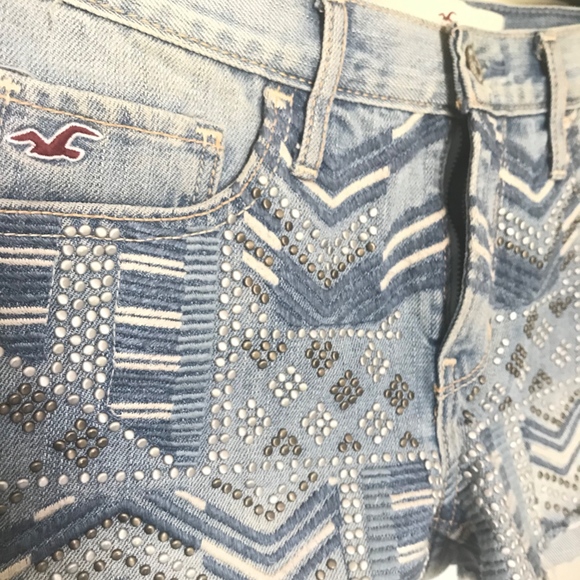 Detailed Hollister Jean Shorts - Picture 4 of 7